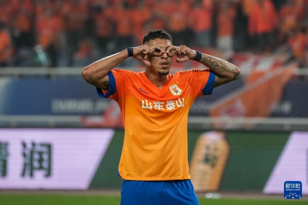 山东鲁能大胜对手，继续领先
